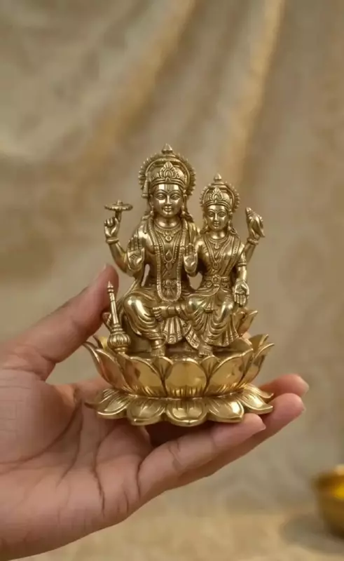 Lord Vishnu lakshmi statue made in pure panchaloha